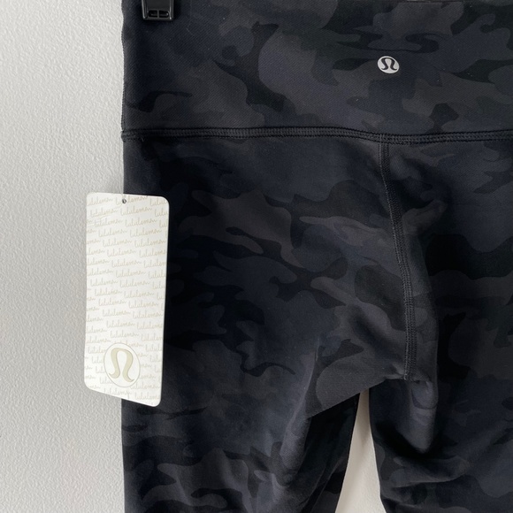 NWT Lululemon Wunder Under Crop Savasana Camo Black / Soot / Black - Picture 2 of 5